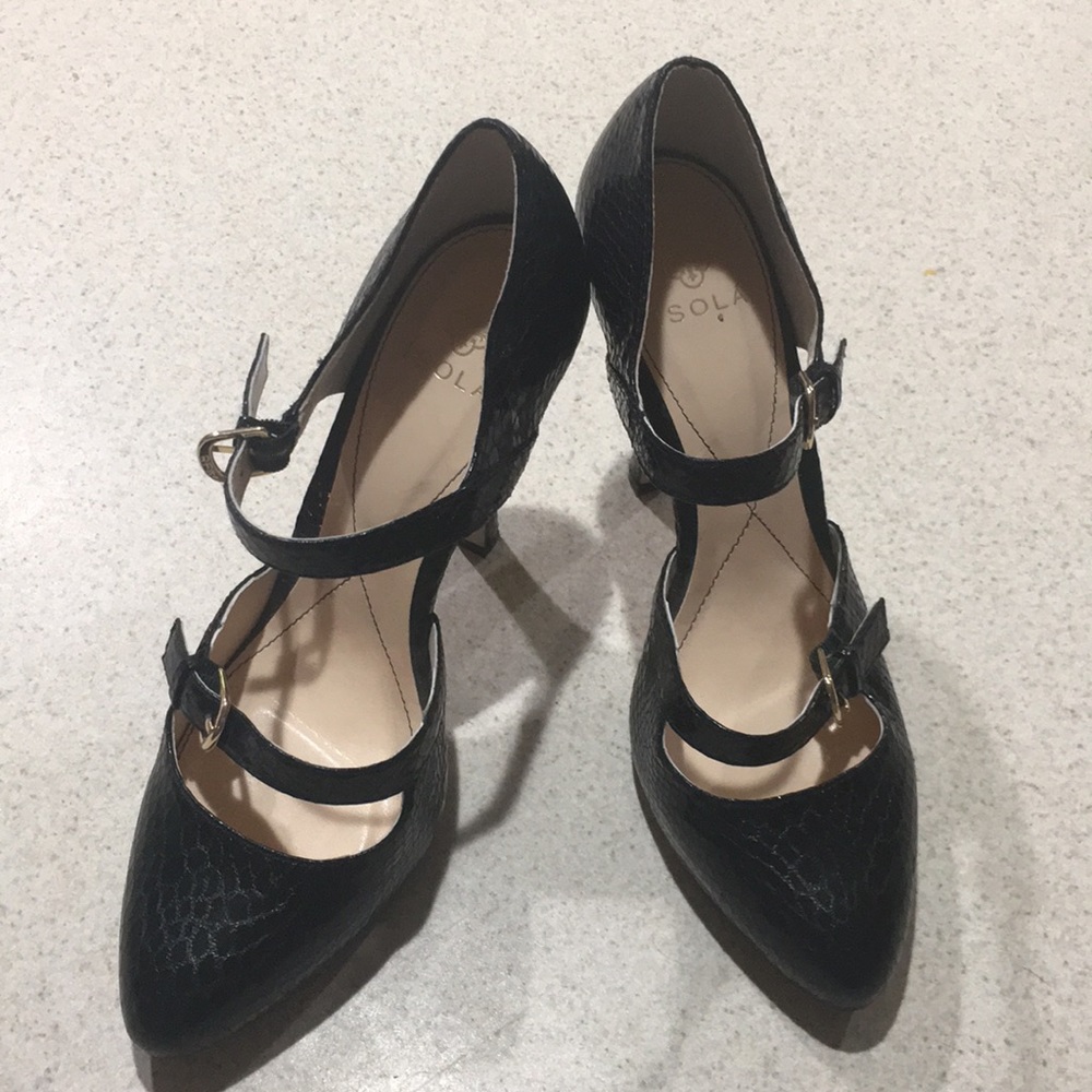 ISOLA BLACK HEELS WITH BUCKLES